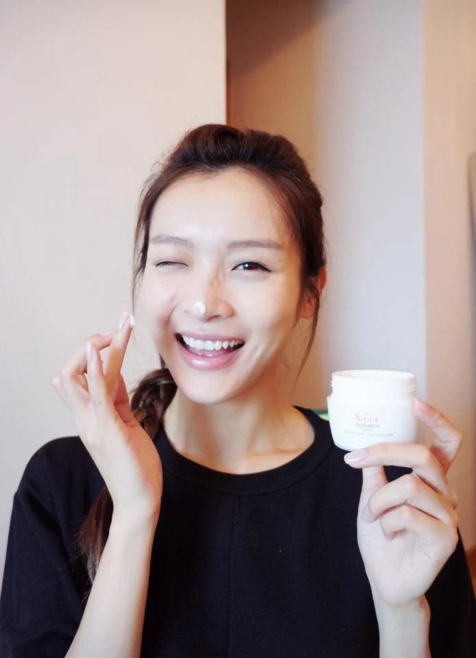 李佳芯平時搽護膚品至少都一定要用6、7樣產品：美白、抗皺、保濕、控油等等都需要。