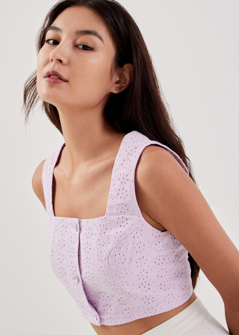 同樣配以闊腳褲、長裙都能拉長身型比例！