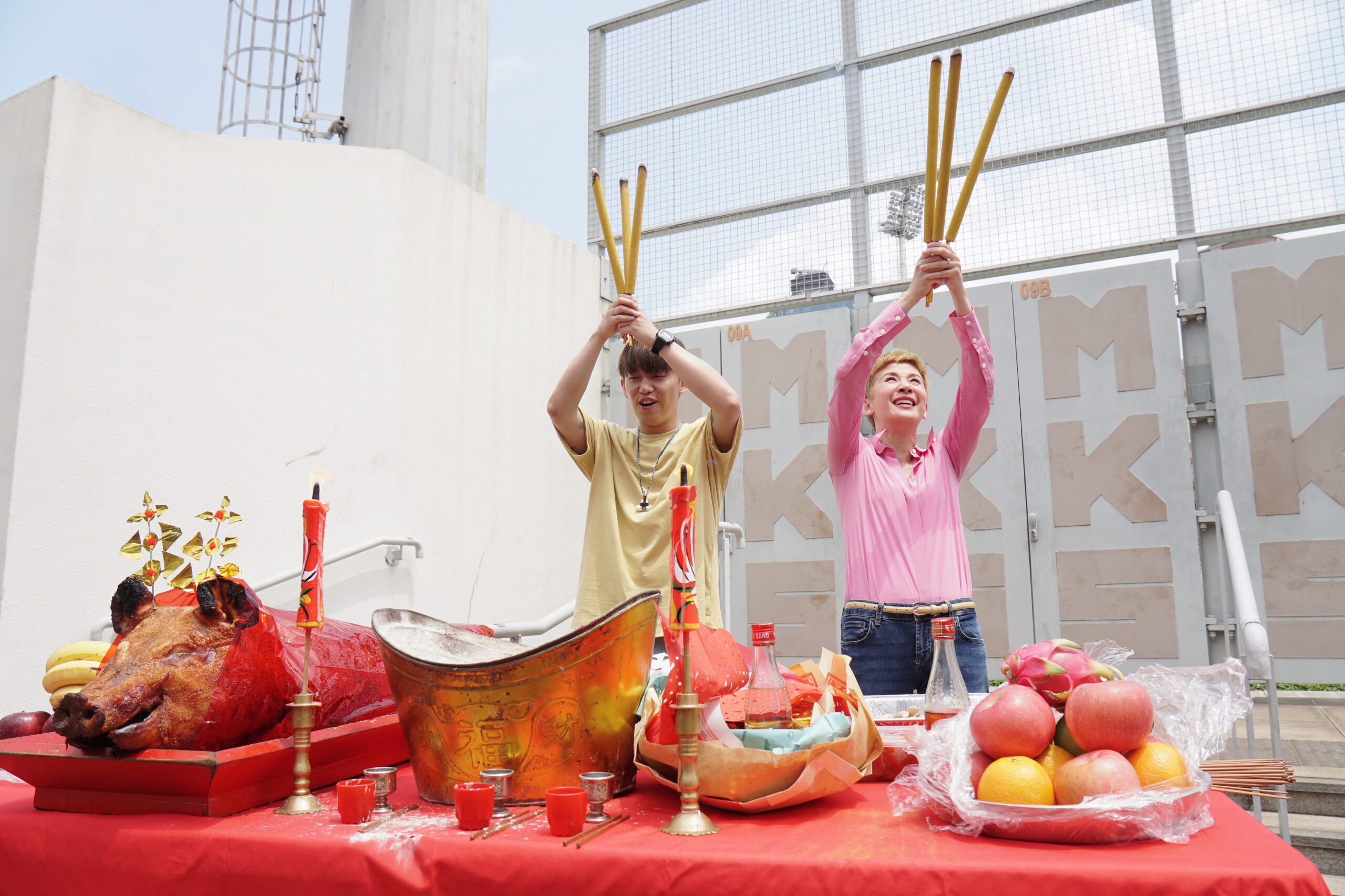 吳君如與張天賦拜神儀式