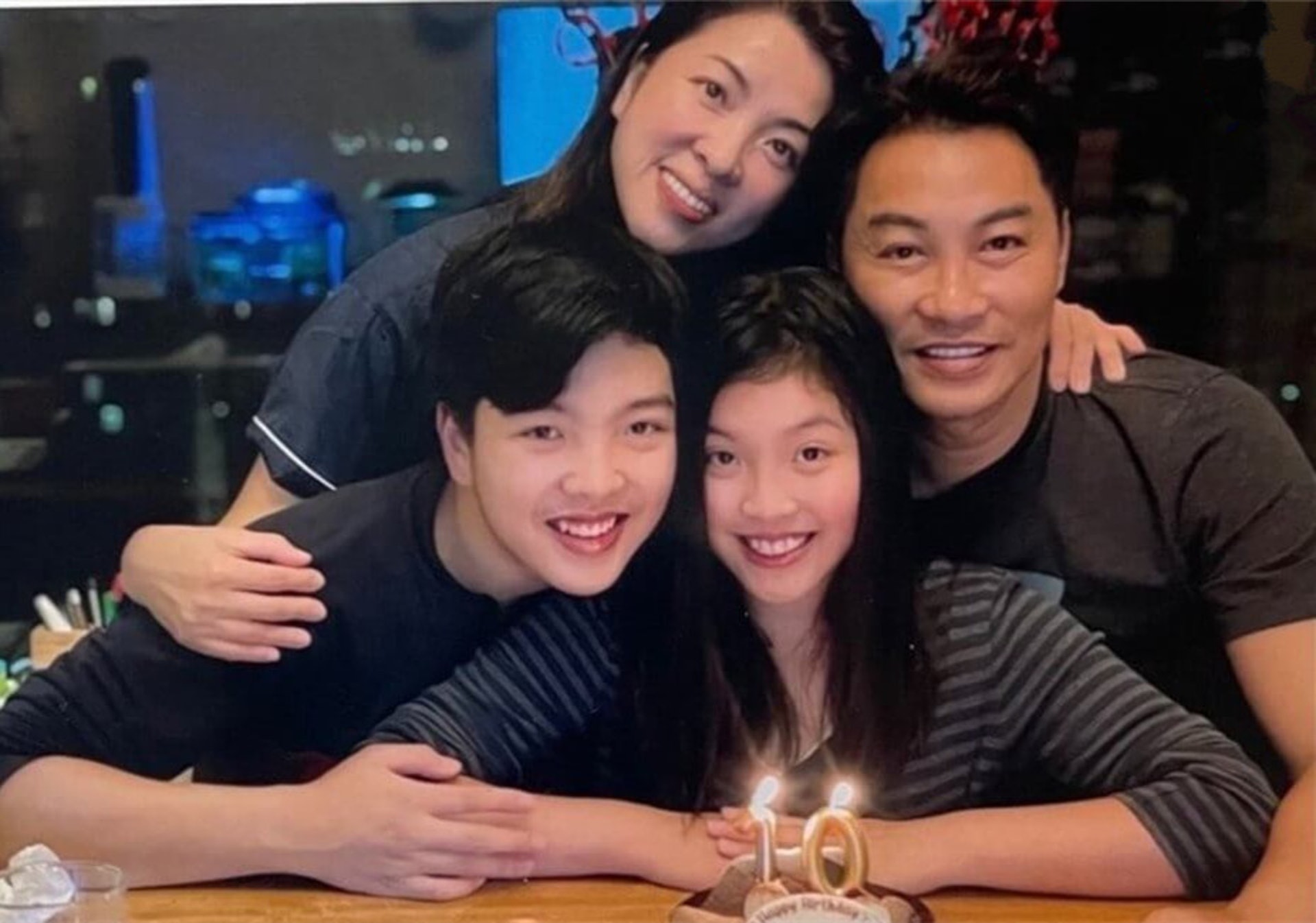 譚耀文於2003年與圈外女友 Fiona 結婚，婚後育有一對仔女。