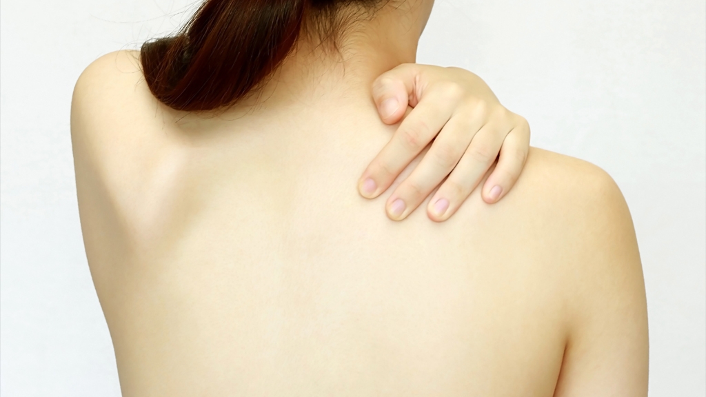 先了解背脊生粒粒成因，才能對症下藥，才可以擁有滑溜美背。