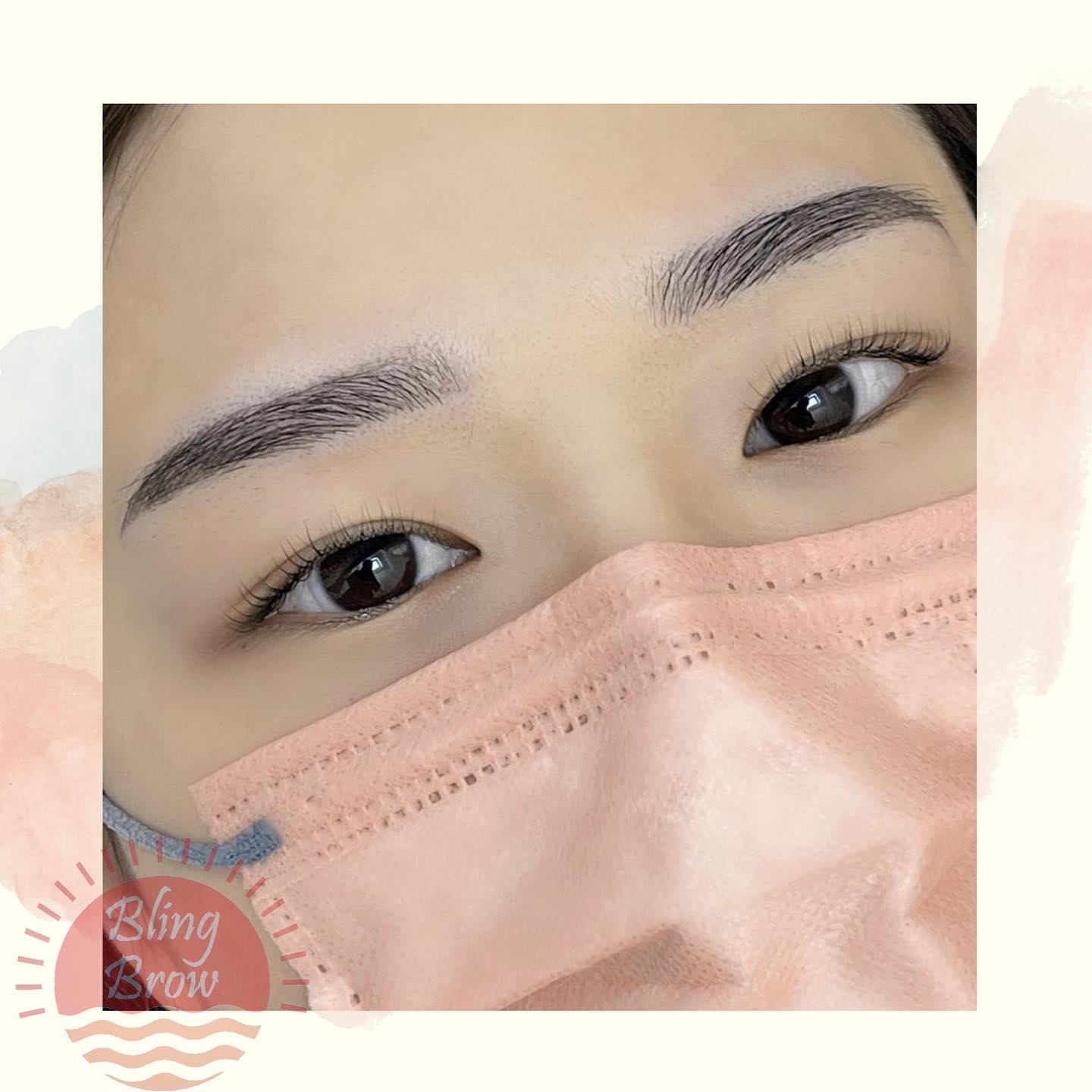 Blingbrow的化妝師在飄眉霧眉前會先了解客人的要求跟習慣,並分析臉型跟眉型的比例。
