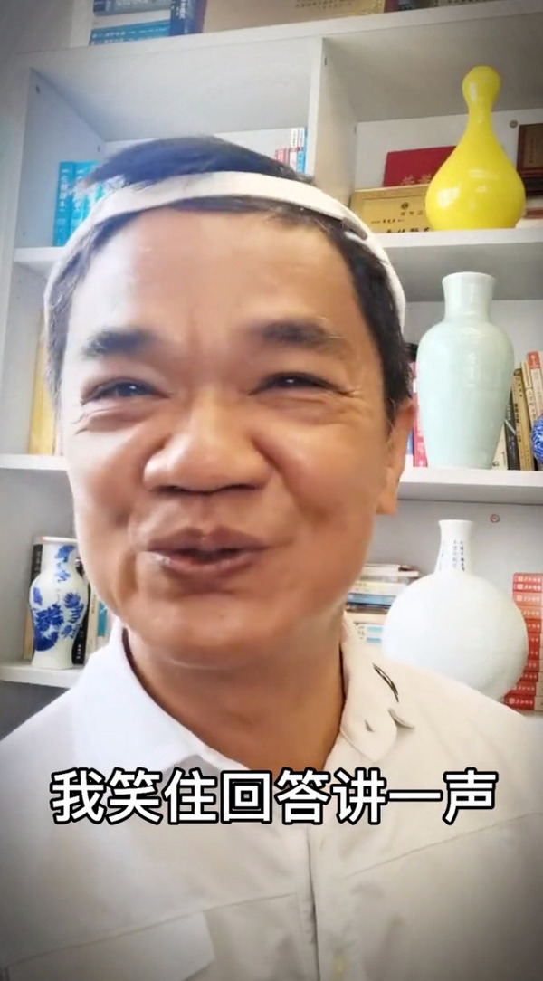 特別喜歡花樽。