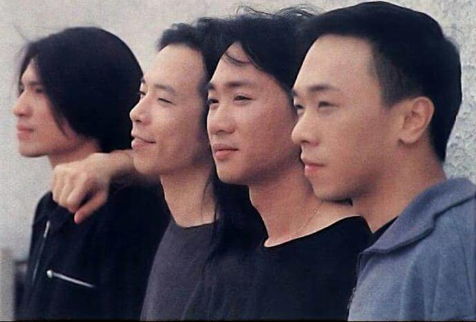 最後家強、Paul佢地拓住棺木、結他返香港。