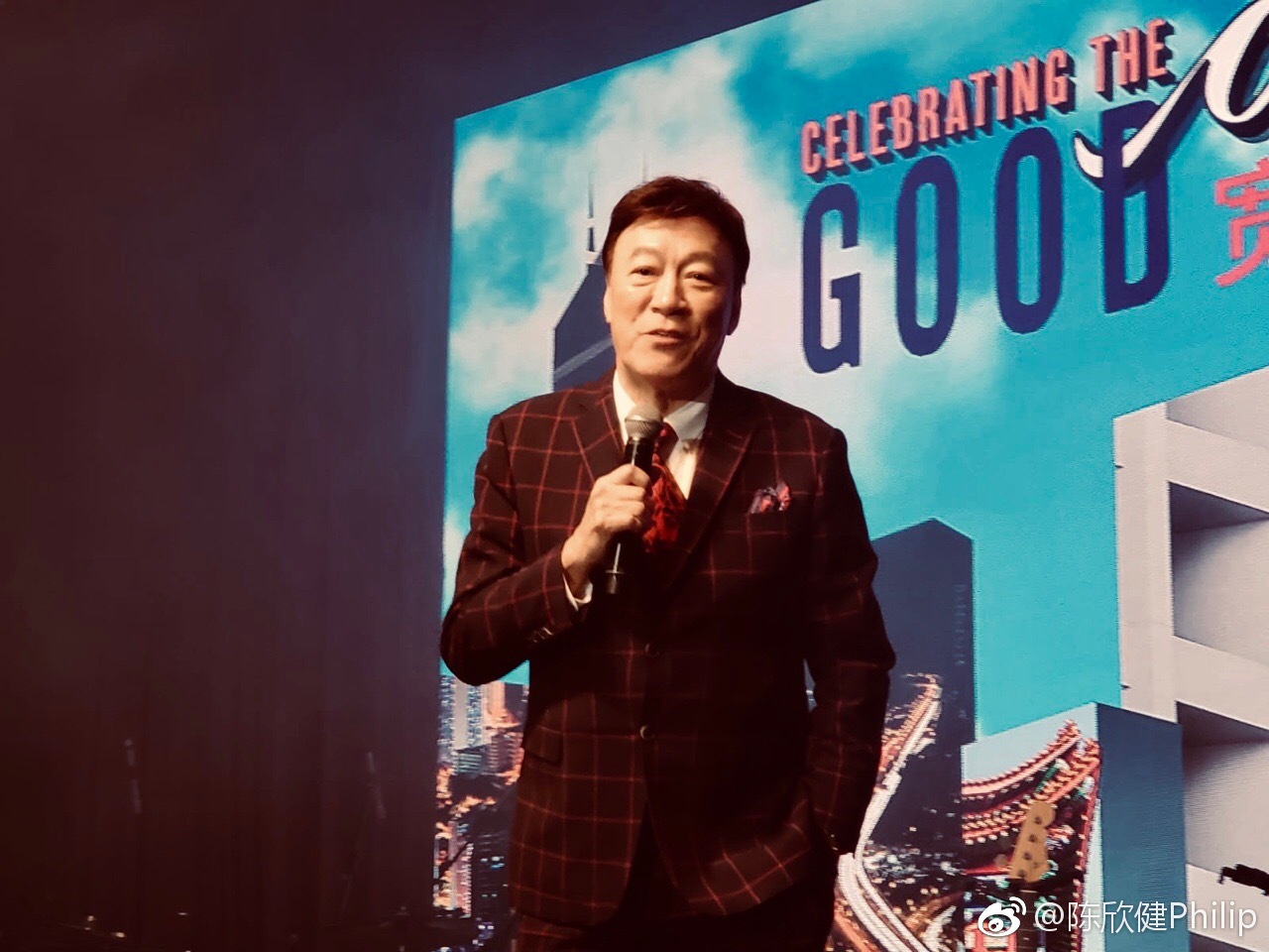 80年代初，除了拍電影，陳欣健還曾擔任主持人。