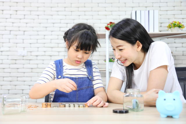 有錢人的仔女從小就被教育承認金錢的重要性。