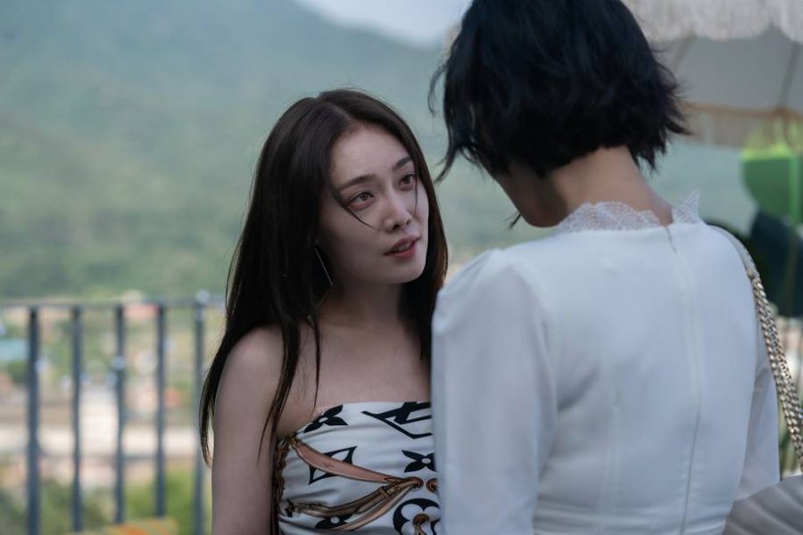 《黑暗榮耀》的金赫拉。
