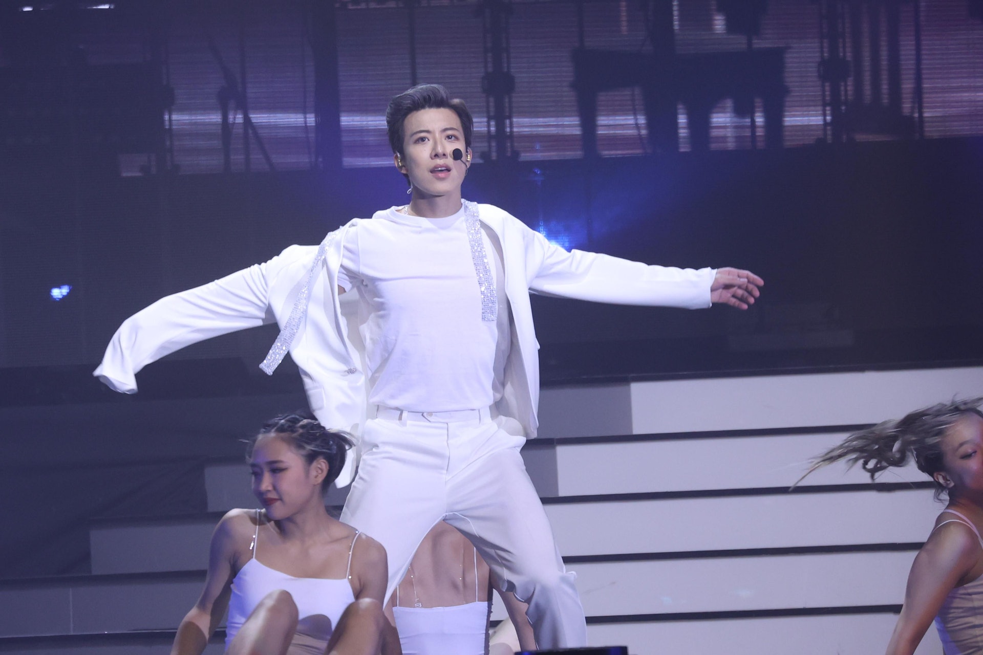 Lyman憑舞蹈和形體動作引起觀眾關注。