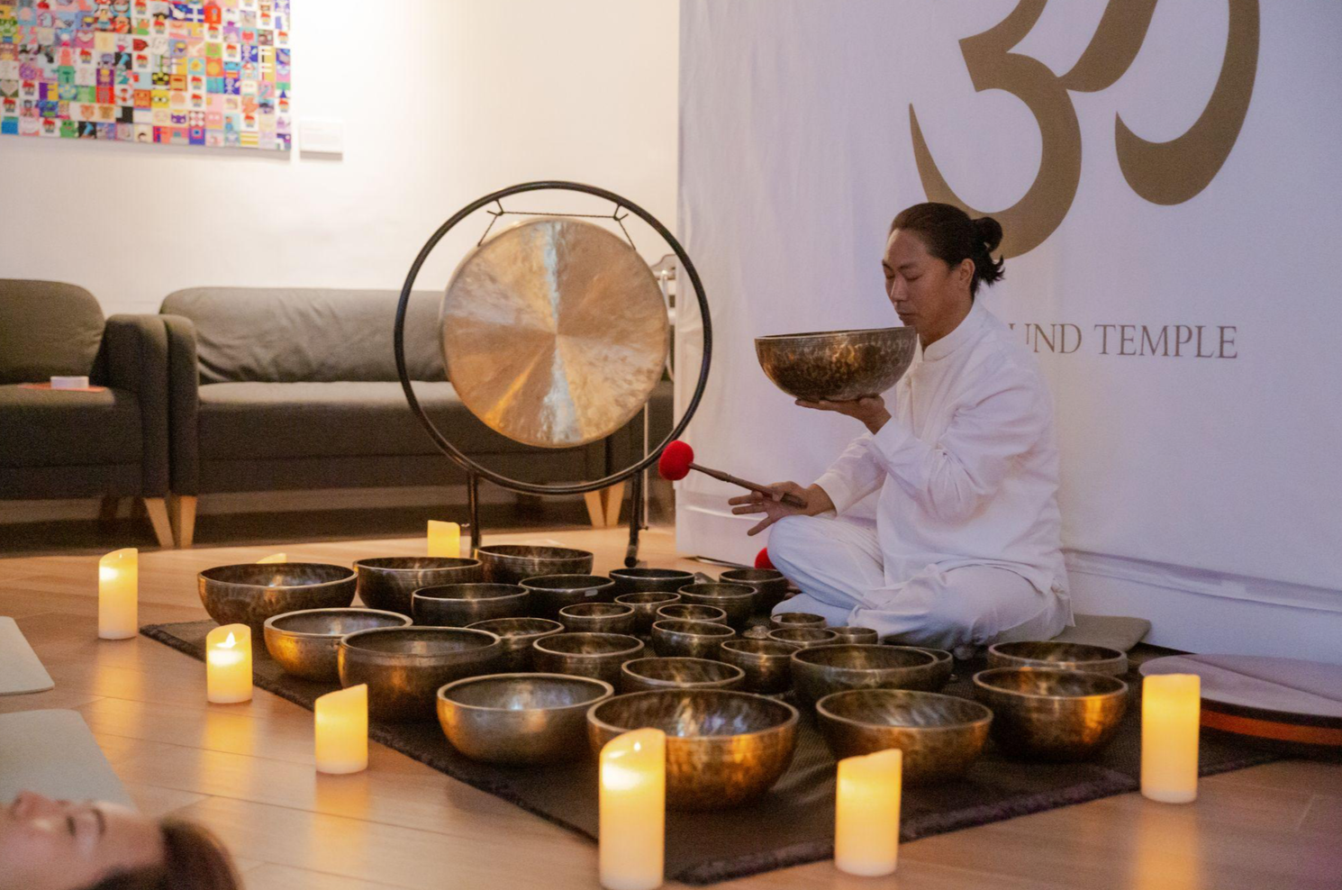 課程以正念為基礎，以助眠紓壓練習、西藏頌缽聲音療法及瑜伽理療等方 法，在身、心、靈三個層面為學員提升睡眠質素、改善生活習慣及提升自癒力！