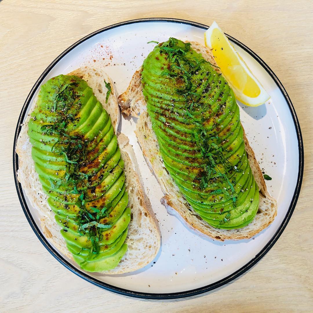 梁詠琪保養秘駒：多吃水果。