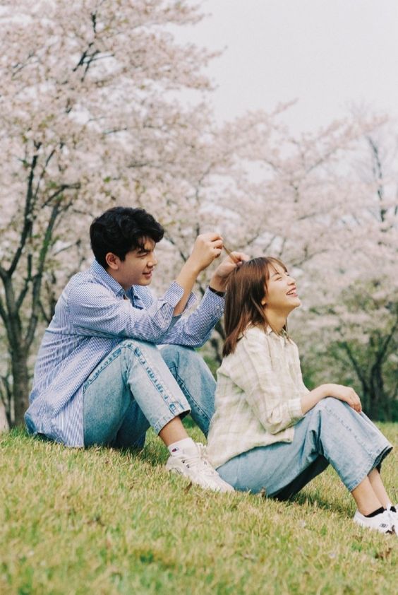 雙子女和雙子男需要經常創造驚喜和新鮮感，讓彼此的生活充滿樂趣和精彩。