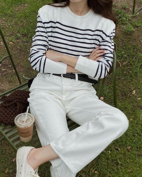 在Clean fit風格的穿搭中，顏色選擇非常重要。