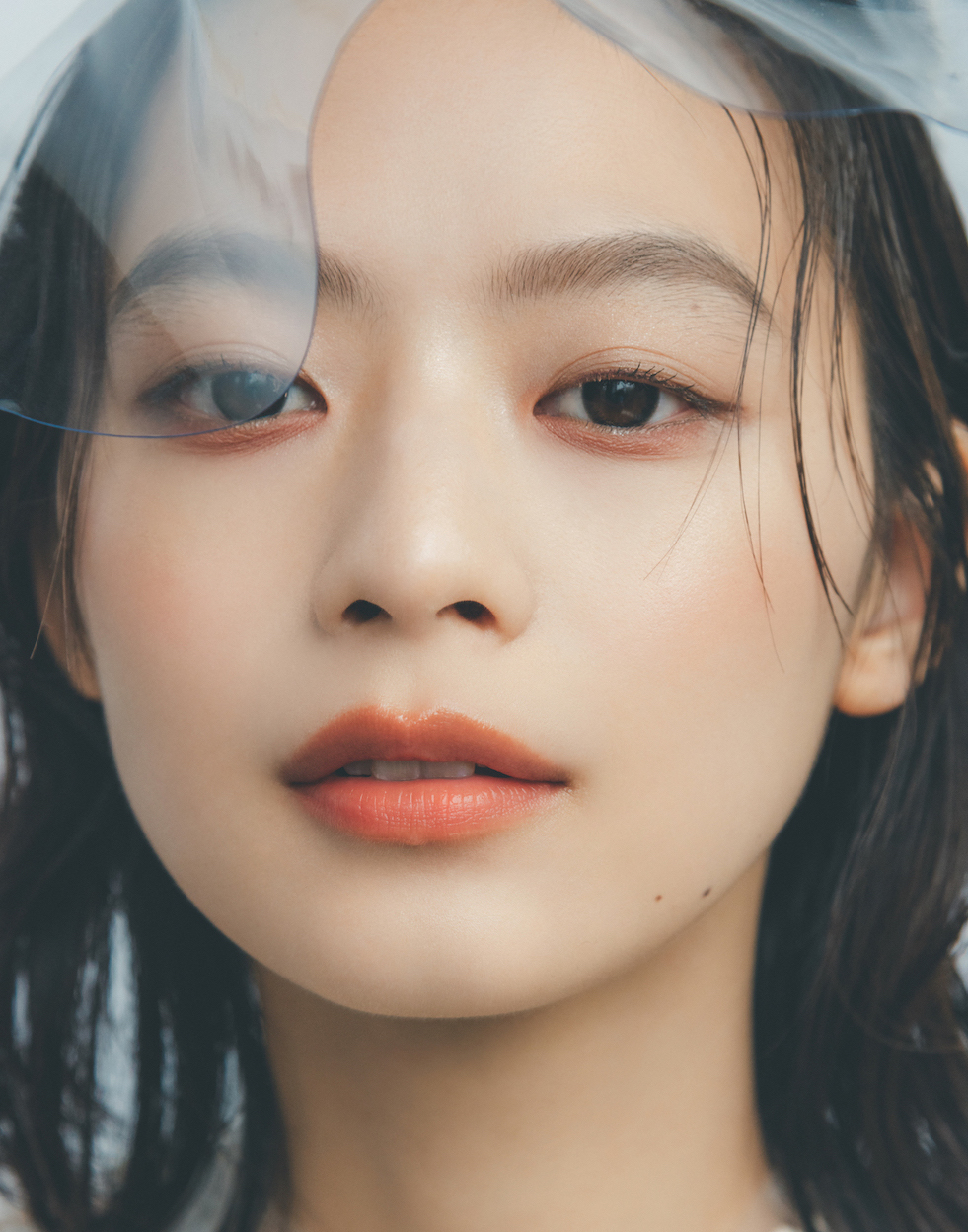 用ettusais 稜鏡光感柔滑眼線液畫出來的效果。