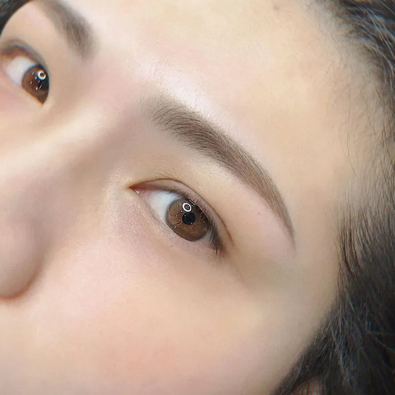 飄眉比較自然，適合未做過任何紋繡眉的皮膚。