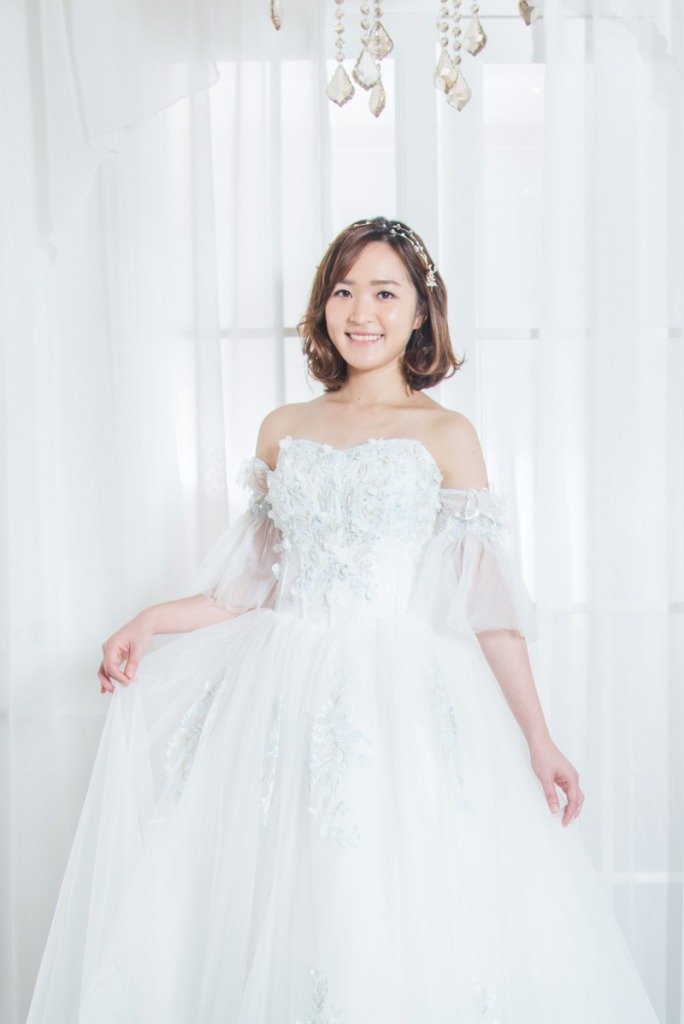 生得骨感的女生可以選擇高腰及ballgown的婚紗。