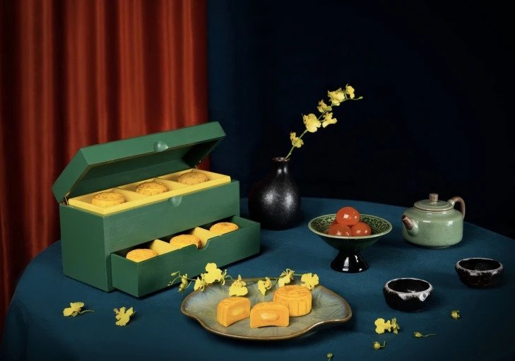 Eaton HK逸東軒今年推出可循環再用的木製月餅禮盒。