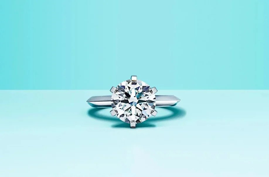 Tiffany & Co. Tiffany® Setting 鉑金訂婚戒指