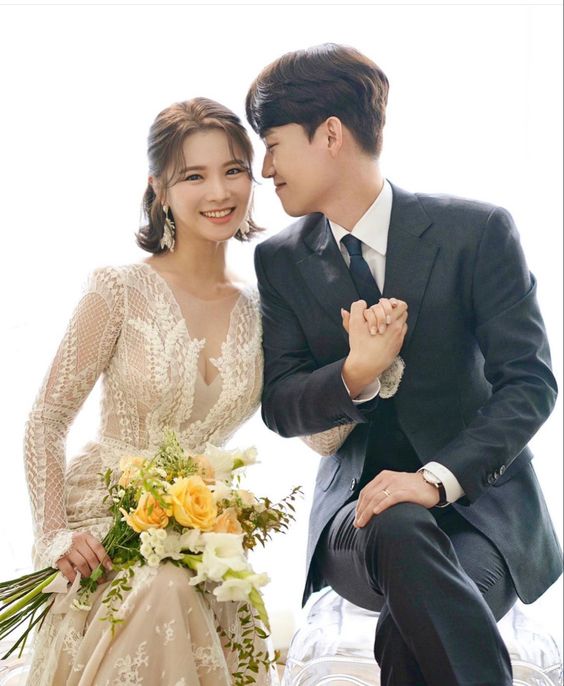 中分瀏海有助減低方面型的「角」,把面形拉得修長一點。