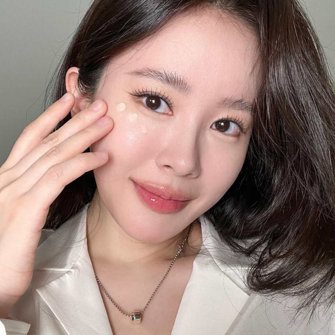 在上妝前要先打底。