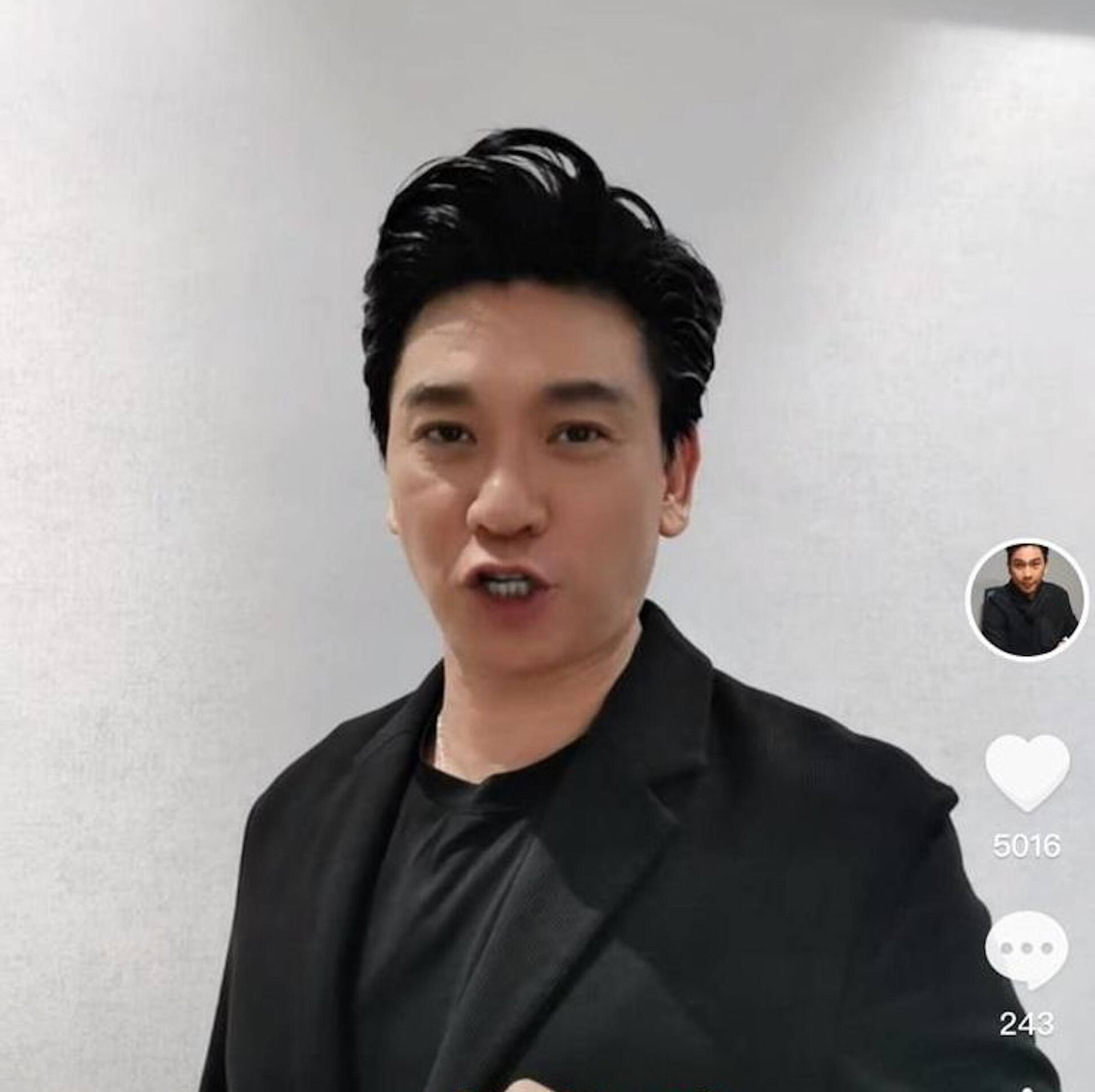 黃子揚除掉眼鏡後比平時更帥，而且早前被指發福的他現時瘦了不少，獲得不少網民大讚。