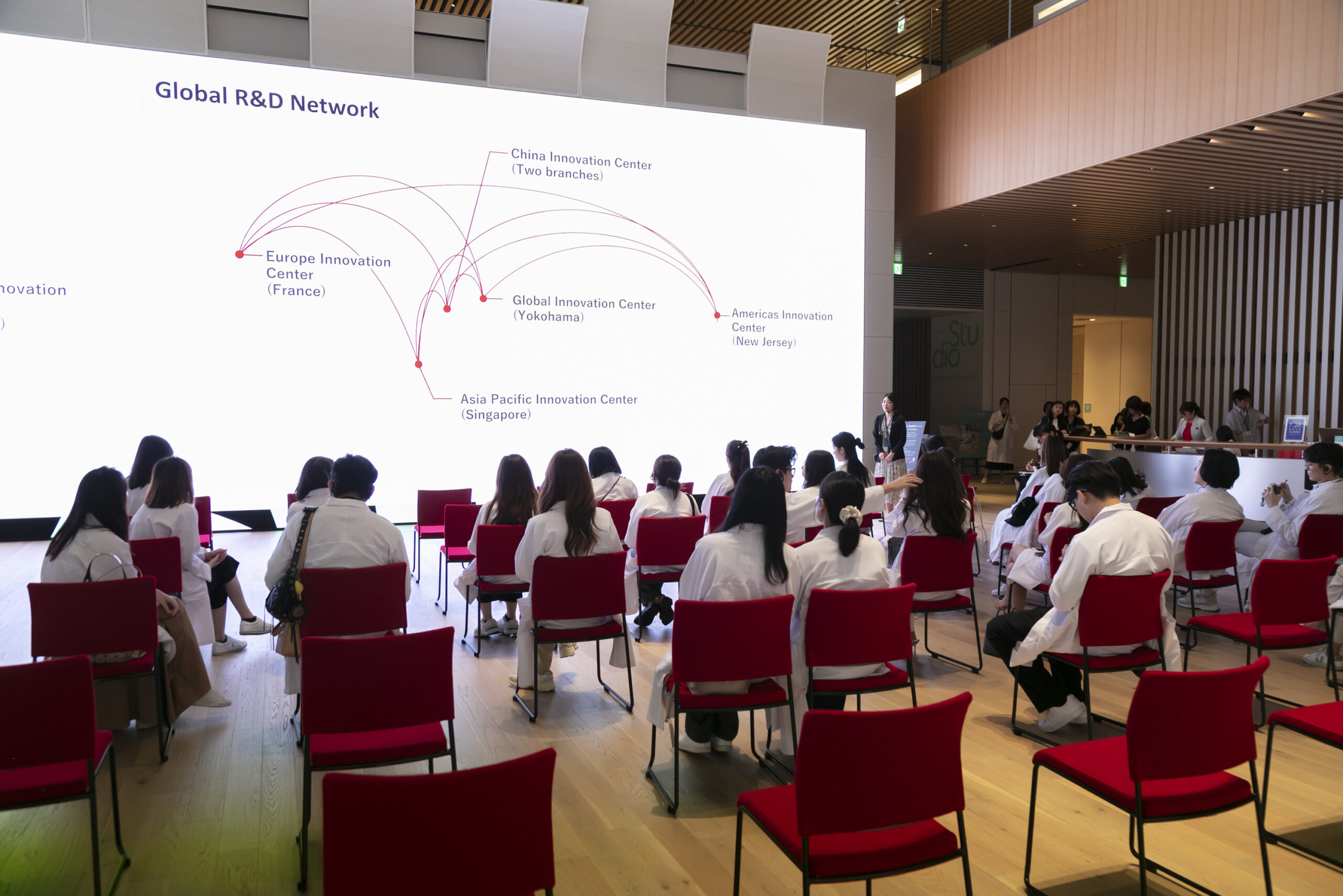 一眾美編及網紅獲邀參觀資生堂全球創新中心（GIC）