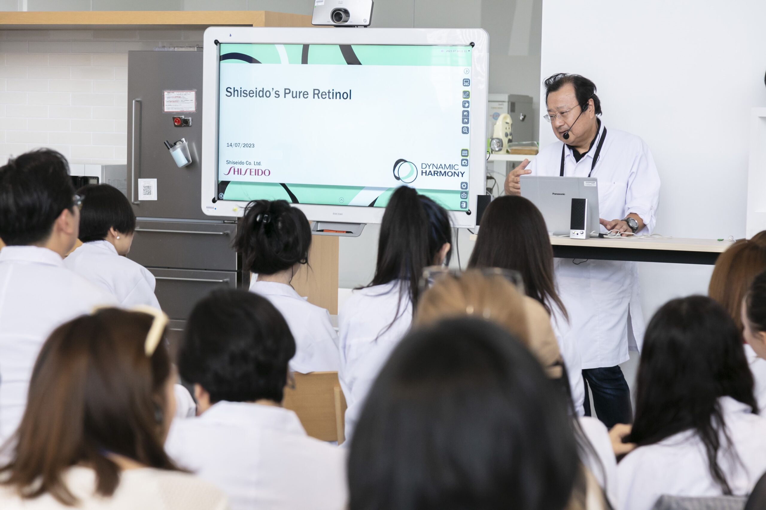 ELIXIR科研人員講解最新研究項目