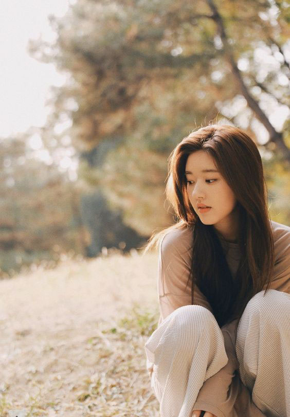 水瓶座個性獨立自主、創新思維、社交能力和理性冷靜。