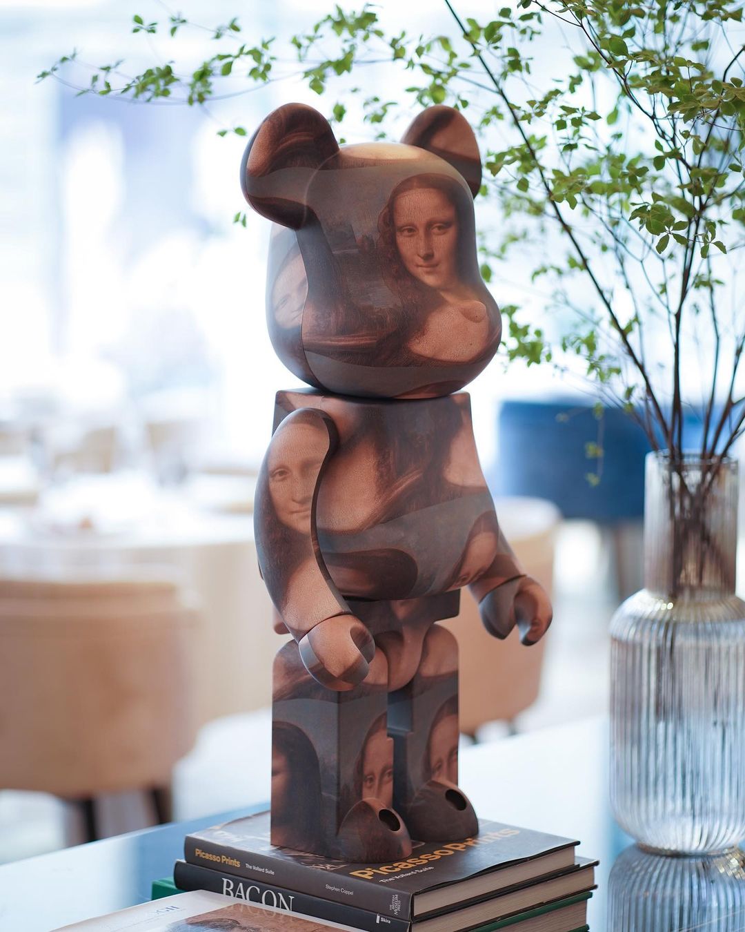 𝗣𝗔𝗭𝗭𝗜 𝗜𝗦𝗦𝗛𝗢𝗞𝗘𝗡𝗠𝗘𝗜內裡有不少藝術品。