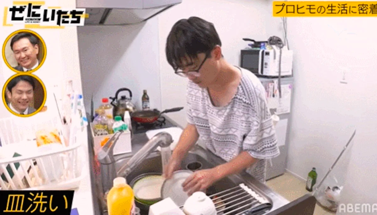 Fumi君會負責家中的所有家務,例如洗碗。