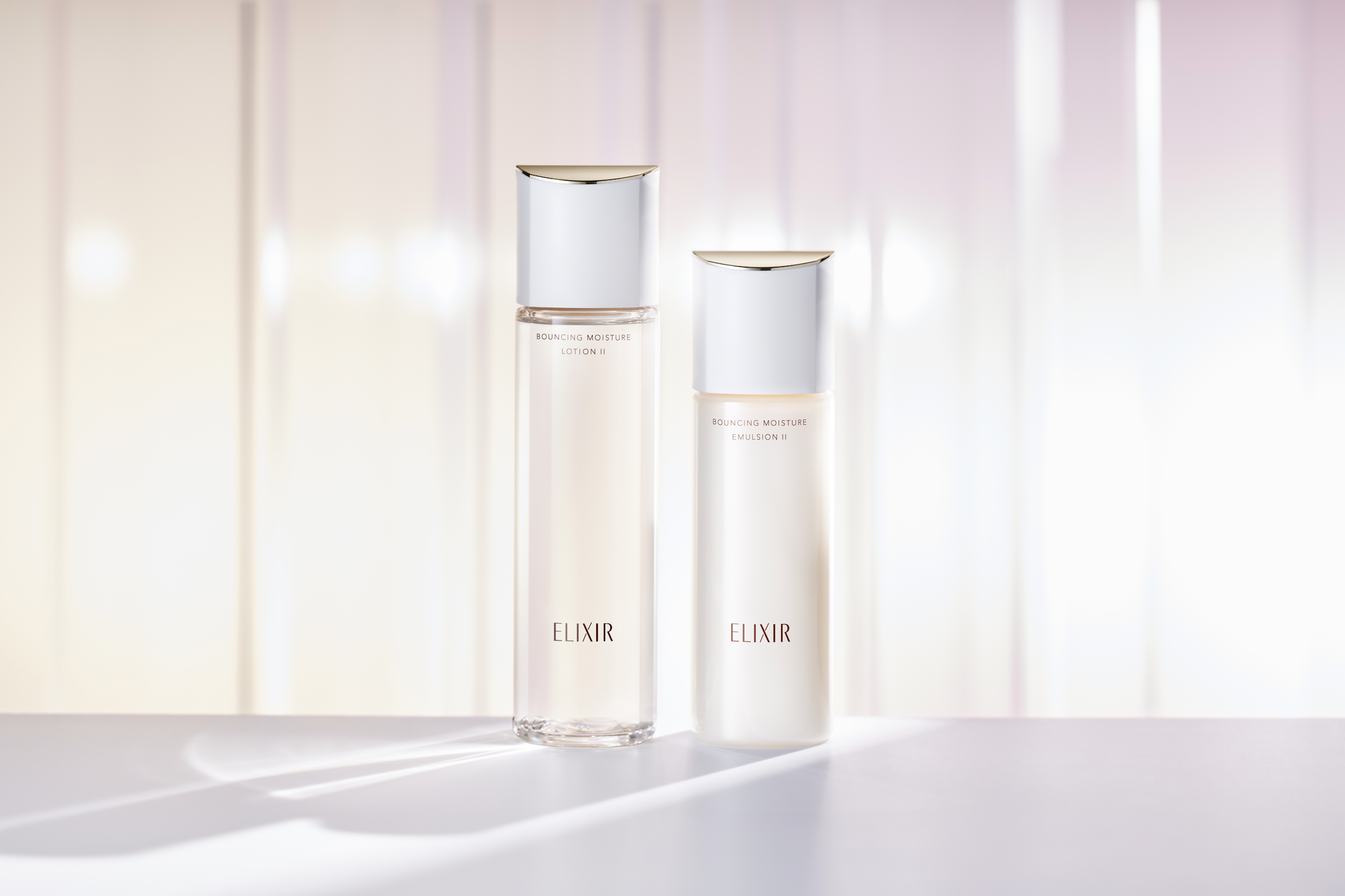 (左) 精華水 HK$245/ 170mL；(右) 乳液 HK$285/ 130mL