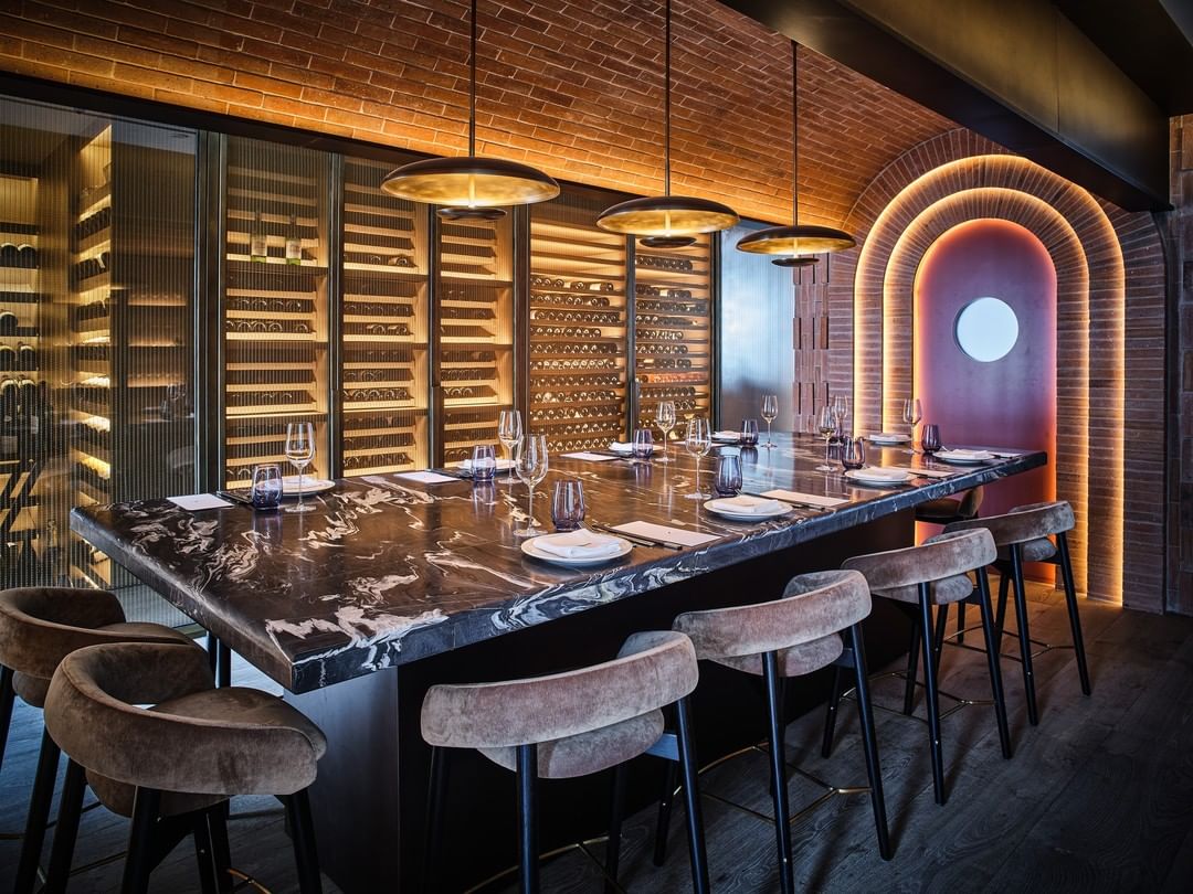 Clarence的Sommelier Room