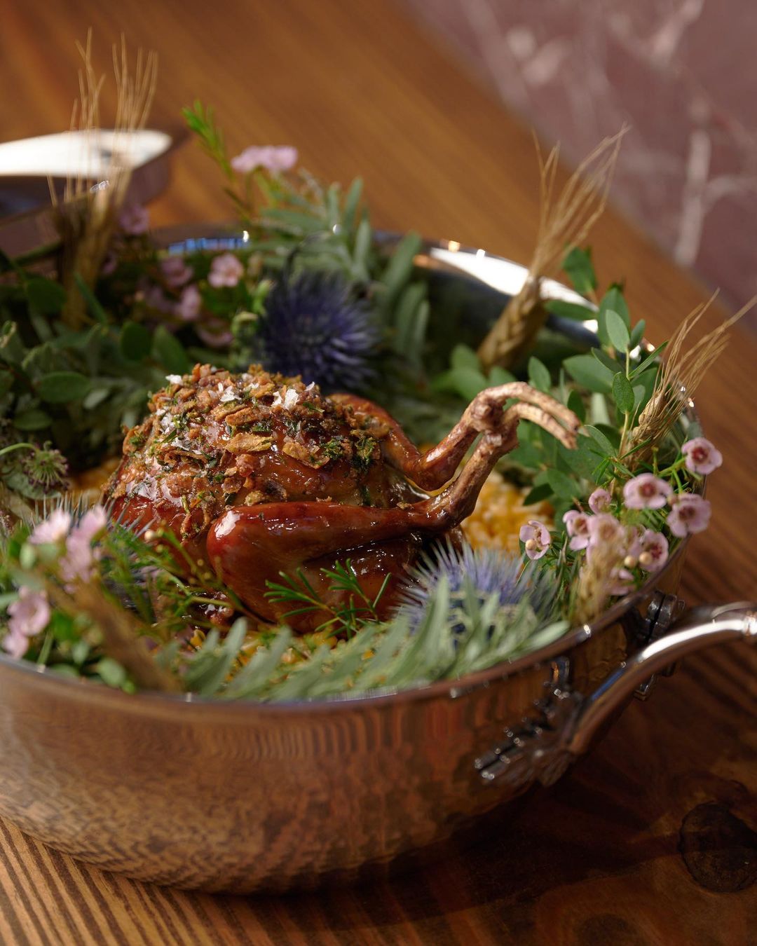 Racines有經典法國食材的乳鴿。