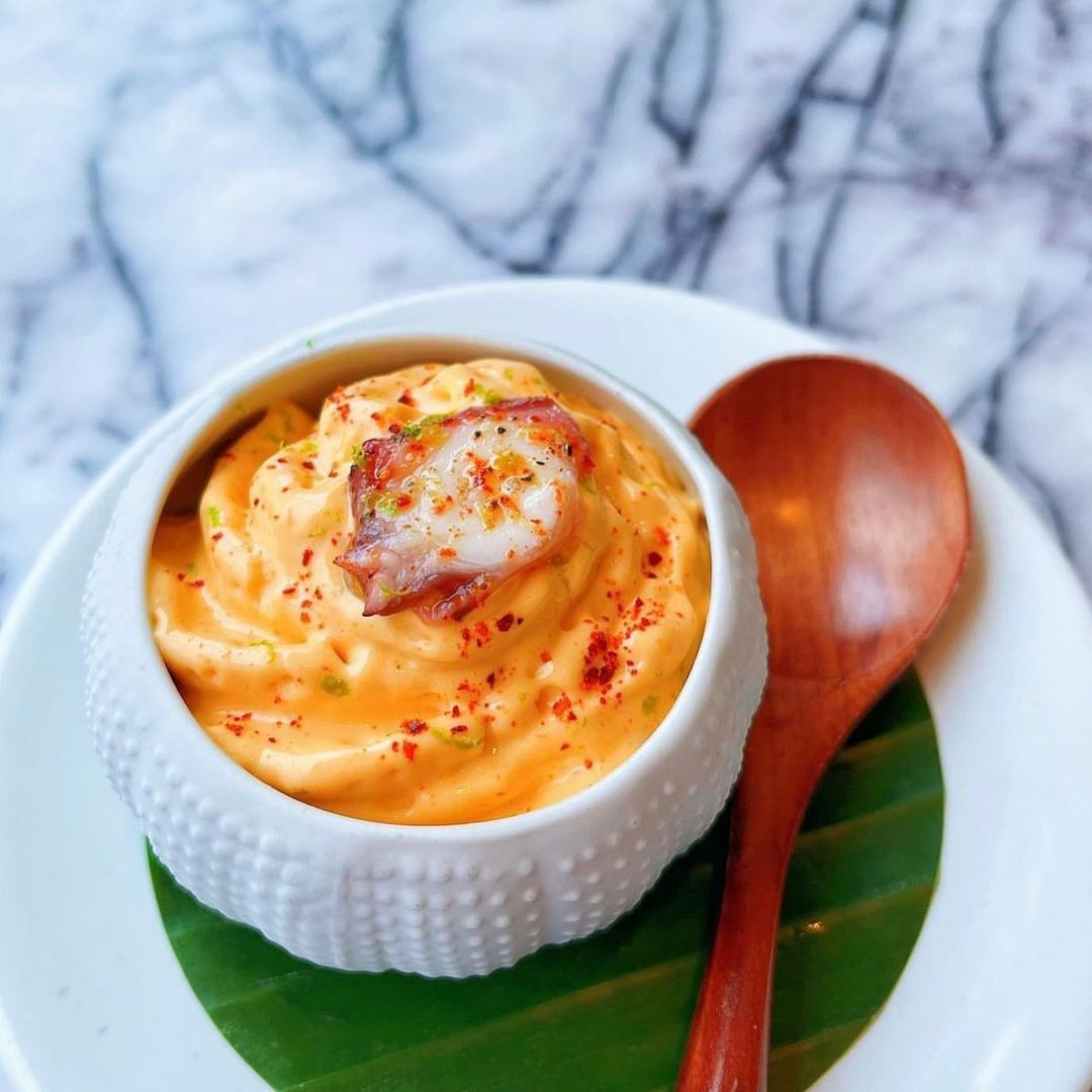 Clarence著名的前菜-海膽泡沫八爪魚