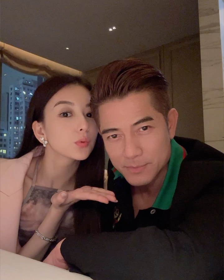 天蠍座需要與伴侶進行深入的溝通，分享彼此的想法和感受。