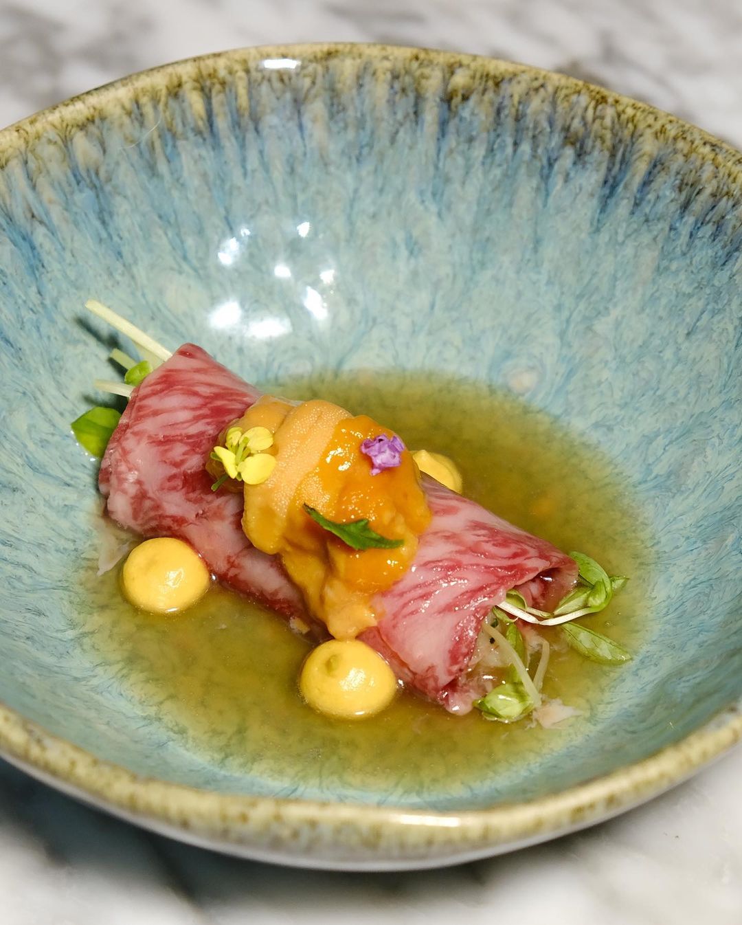 𝗣𝗔𝗭𝗭𝗜 𝗜𝗦𝗦𝗛𝗢𝗞𝗘𝗡𝗠𝗘𝗜菜式食材均來自日本及意大利，講究時令、新鮮度，着重擺盤及味道層次感。