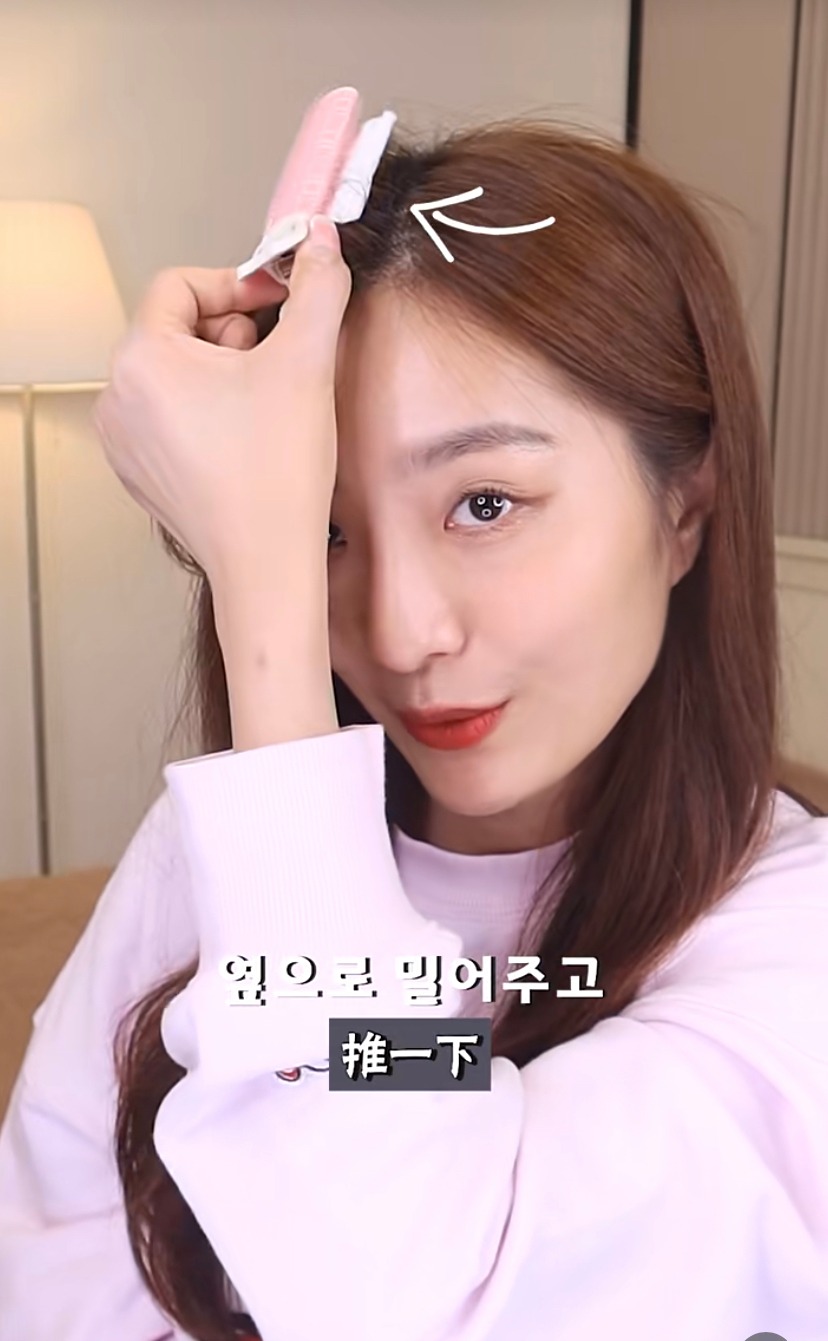 夾好之後再把蓬鬆夾往旁邊推一點。