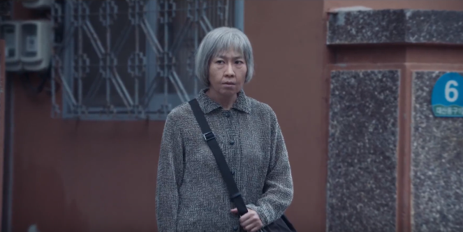 「金慶子」倖存了下來,然後在臉上做手腳隱藏身份。