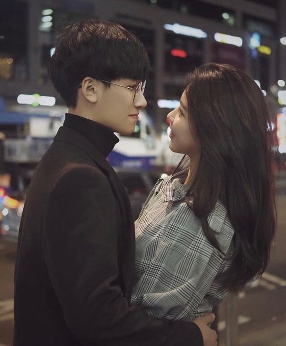 雙魚座女和雙魚座男的配對指數是80/100，顯示了他們在配對上有著很高的相容性和互相吸引的特點。