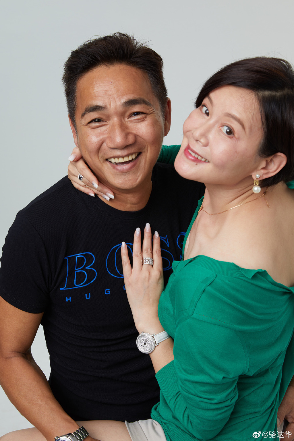 駱達華在太太的鼓勵下,於2004年與TVB解約,正式轉投內地市場。