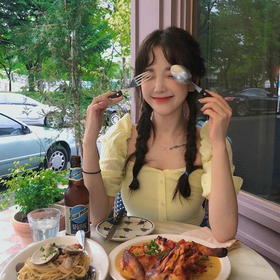 在這個紛亂的世界裡，我們常常迷失在他人的期待中。