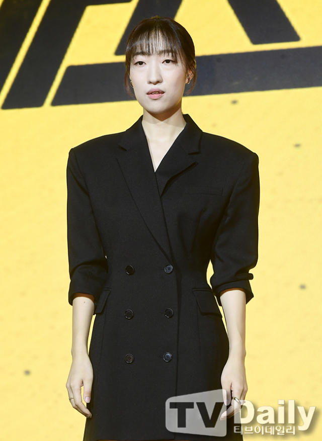李寒星飾演整形前的金貌美。