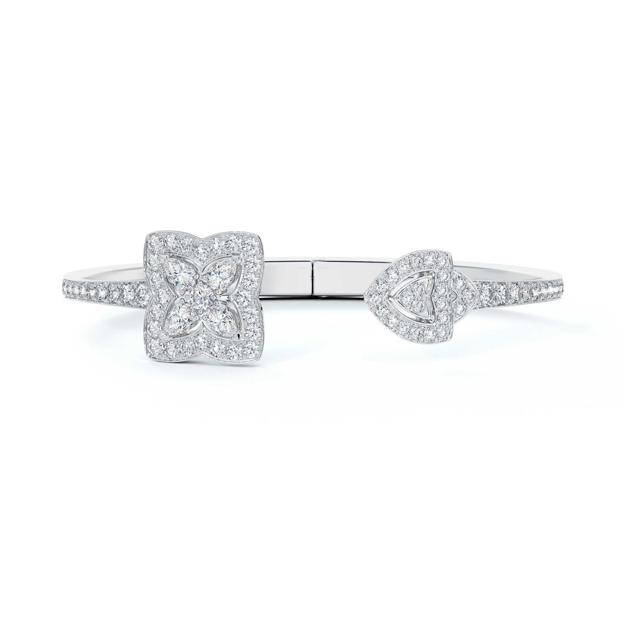 ENCHANTED LOTUS開放式白金手鐲 HK$239,000