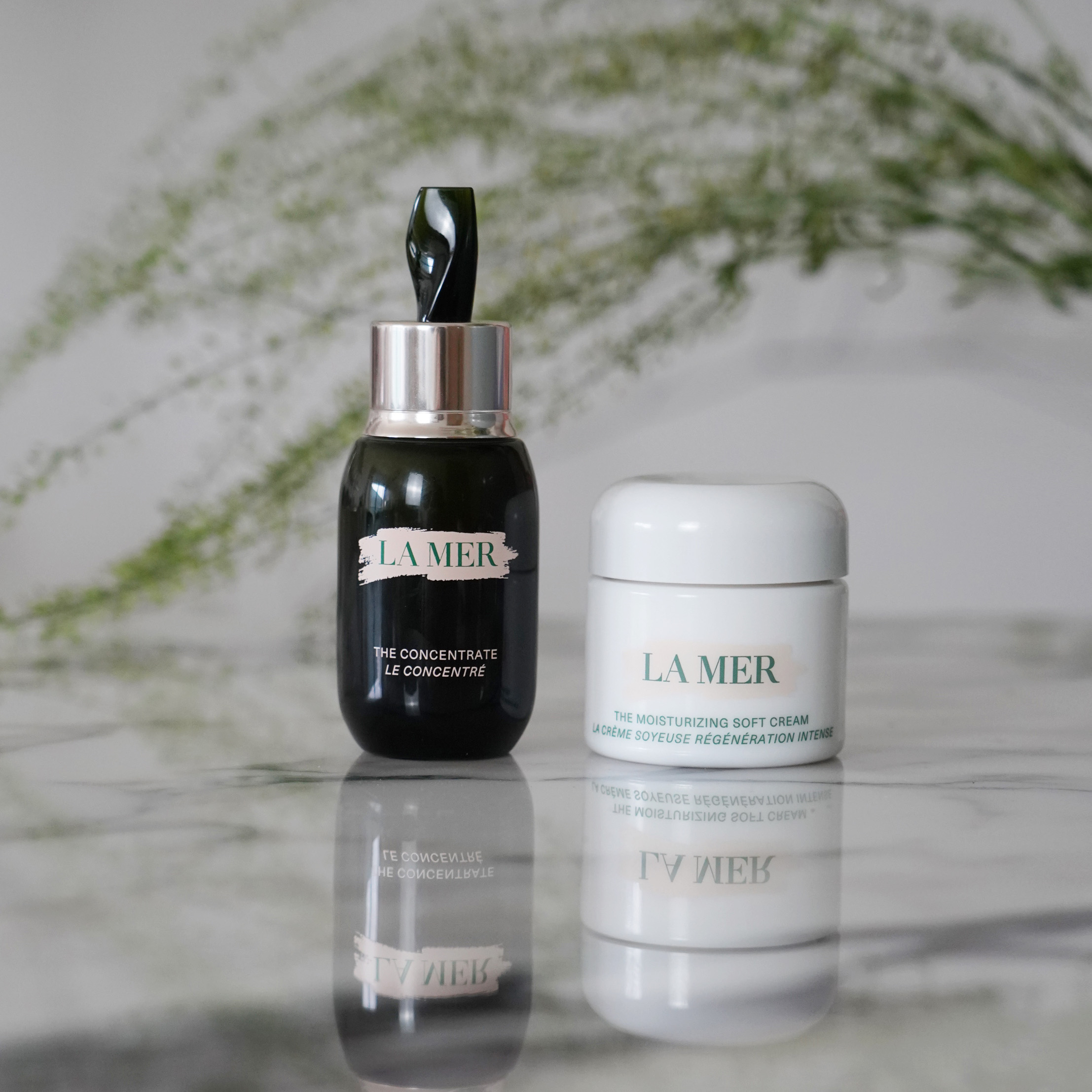 Zelia 喜歡以 La Mer 極緻修護精華配合全新升級柔潤奇蹟面霜使用，從肌底重塑飽滿膚質，這就是她 Keep 住年輕緊緻、柔滑無痕的肌膚之秘密！