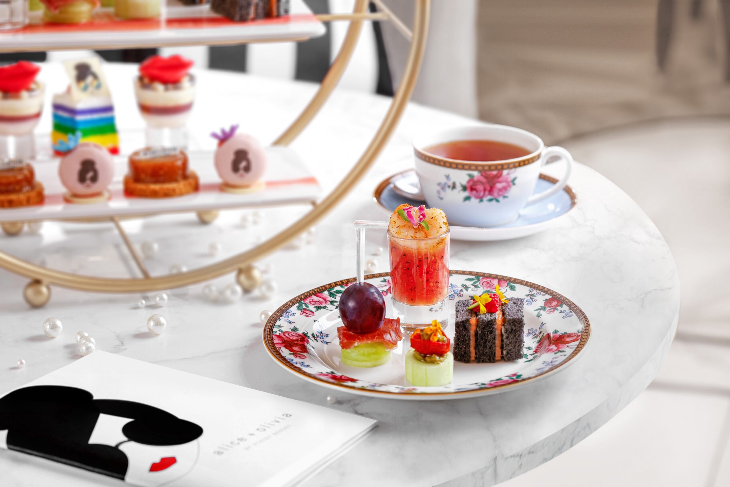 香港朗廷酒店與美國標誌性時裝品牌alice + olivia首次攜手呈獻亮麗創新的「alice + olivia下午茶」！