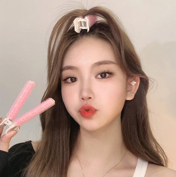 用「髮根蓬鬆夾」可以讓髮根站立的效果更棒。