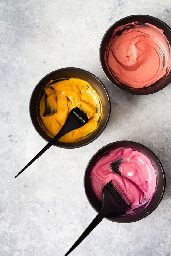 不少女生為了貪方便及省錢，選擇在家DIY染髮。