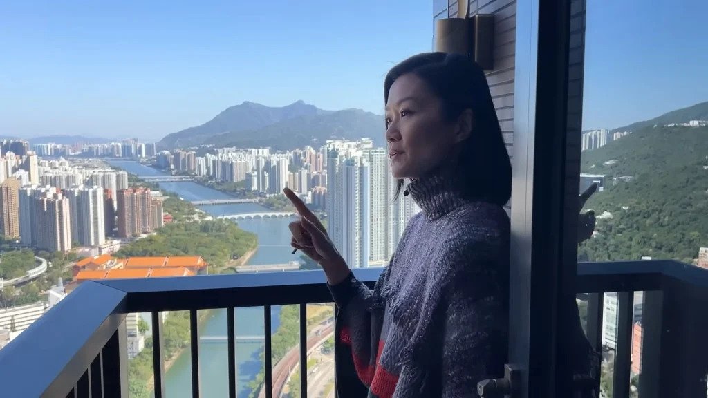 方健儀憶起13年前搬入這屋苑，大讚第一感覺已經非常喜歡，因外望吐露港景色，冬暖夏涼。