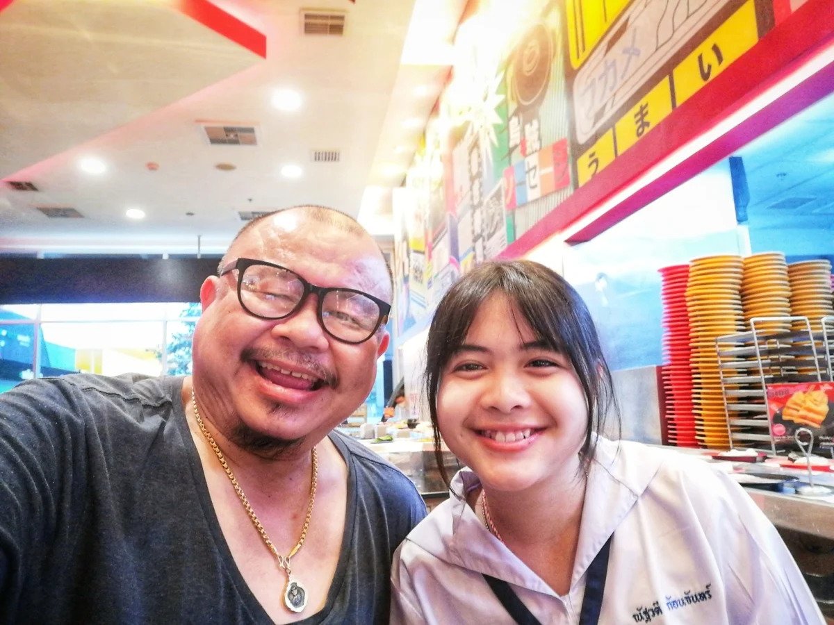 Joe告訴女兒會一直作為父母親竭盡所能照顧她。