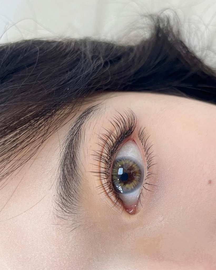 unreallashes主打日式、韓式及山茶花睫毛。