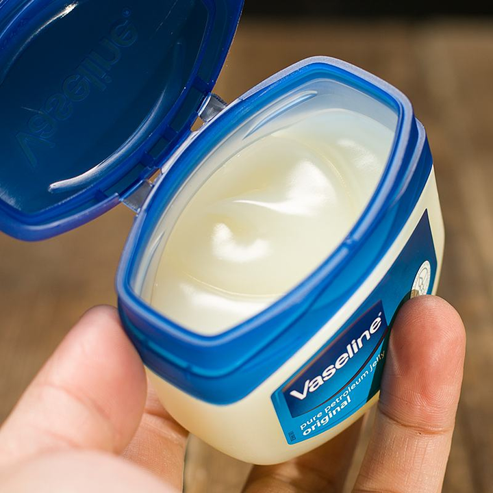 皮膚醫生拆解凡士林用途迷思。